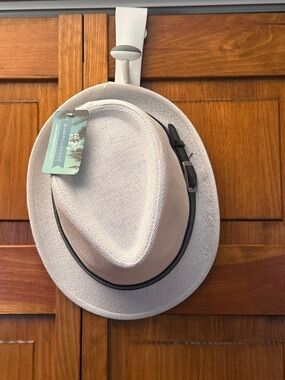 Straw Fedora with Black Band - White size S/M NWT